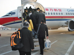 民航局稱嚴(yán)格執(zhí)行經(jīng)濟艙旅客限帶一件物品規(guī)定