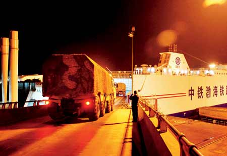 裝備編隊(duì)登船跨海機(jī)動(dòng)