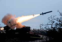 新型岸艦導(dǎo)彈發(fā)射瞬間