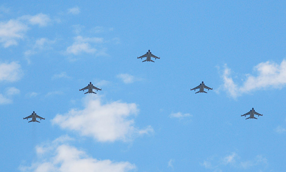 資料圖:解放軍飛豹殲擊轟炸機編隊