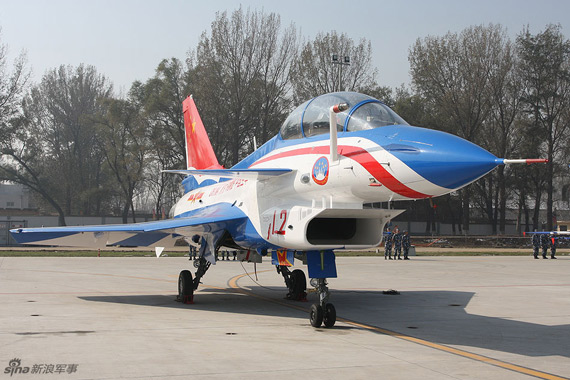 資料圖：八一飛行表演隊新涂裝殲10戰機