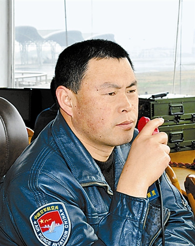 地面人員指揮作戰(zhàn)