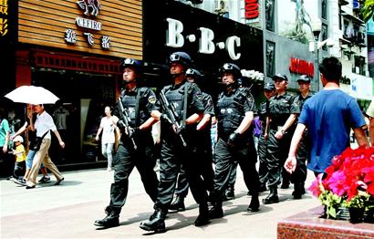 武漢特警首次持九五式突擊步槍公開巡邏