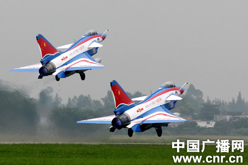 6月11日第四批兩架殲十表演機轉場