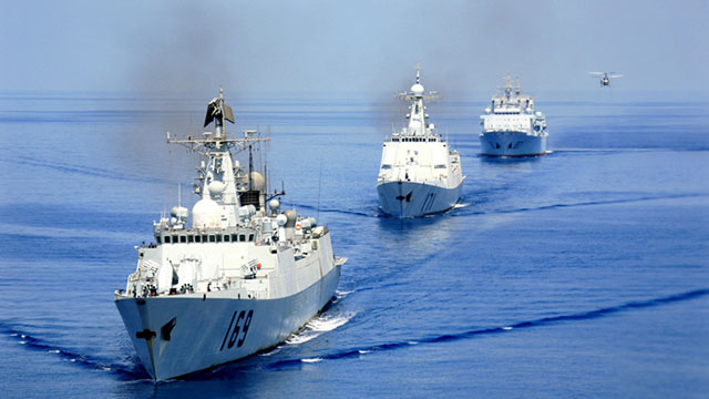 海軍東海艦隊某基地官兵熱議十九大報告